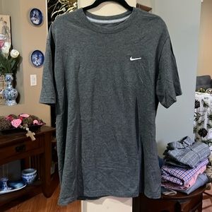 Mens Nike t shirt